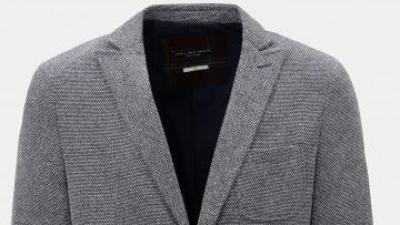 Akčné bundy, kabáty, saká pre mužov.